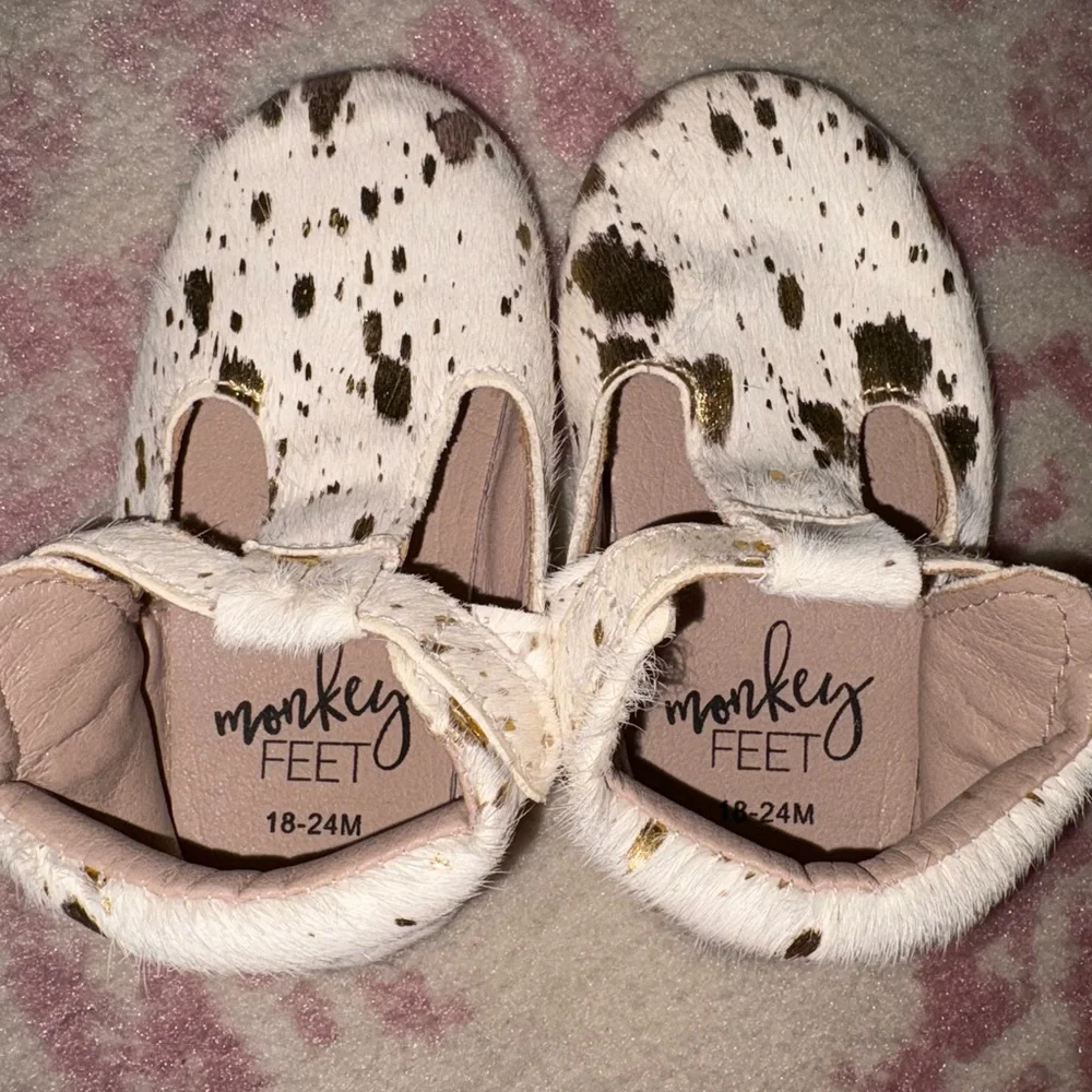 Monkey Feet Gold and White Hair-on-Hide Leather Western Boho Moccasins size 24m